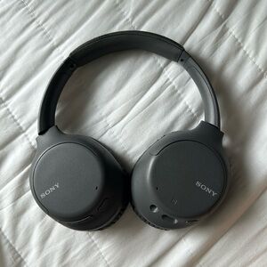 Song noise cancelling headphones
